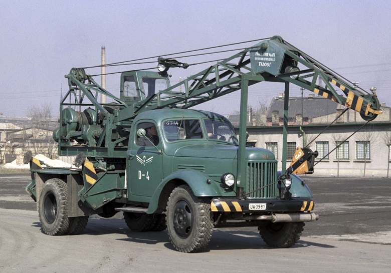 ЛАЗ-690